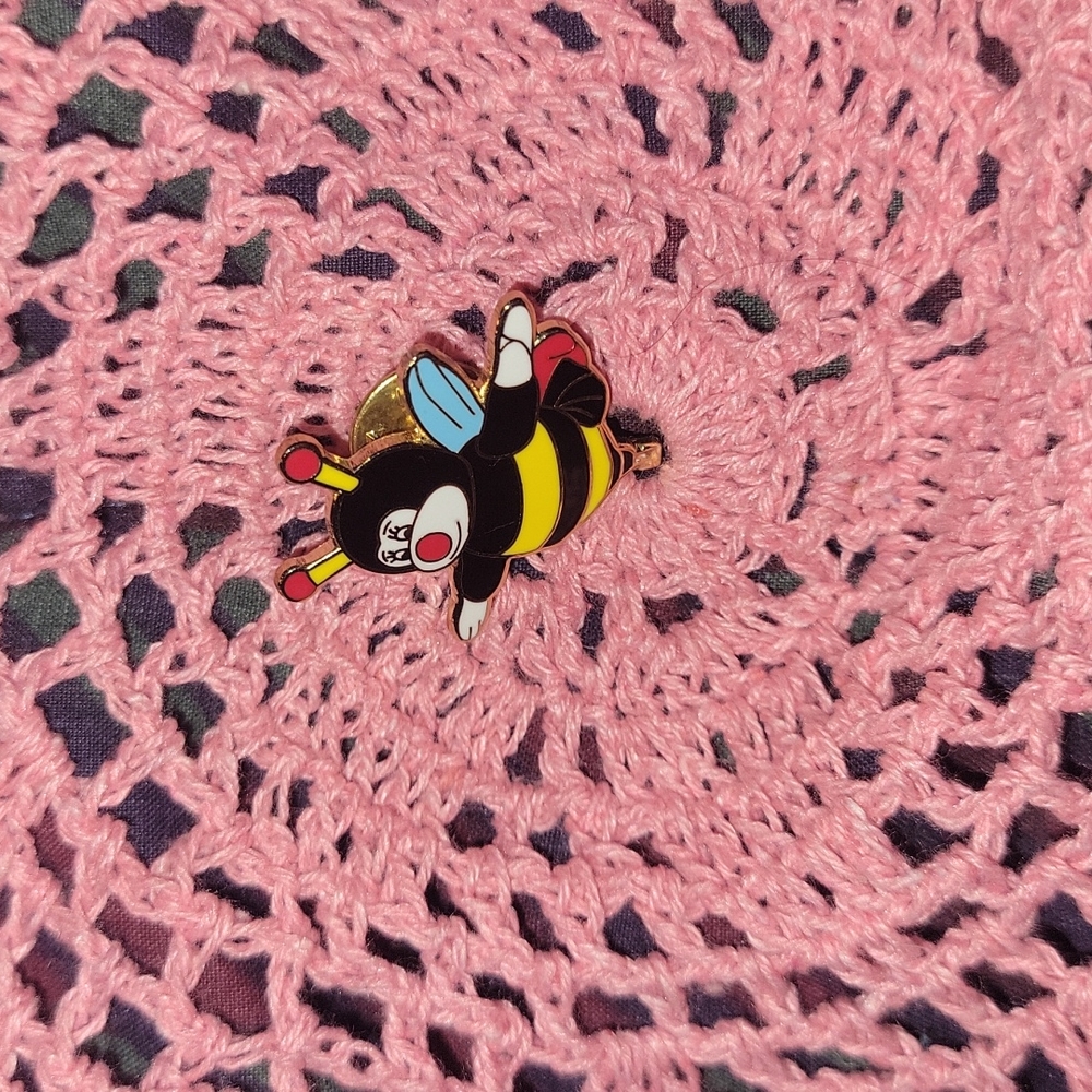 🌷Bee pin